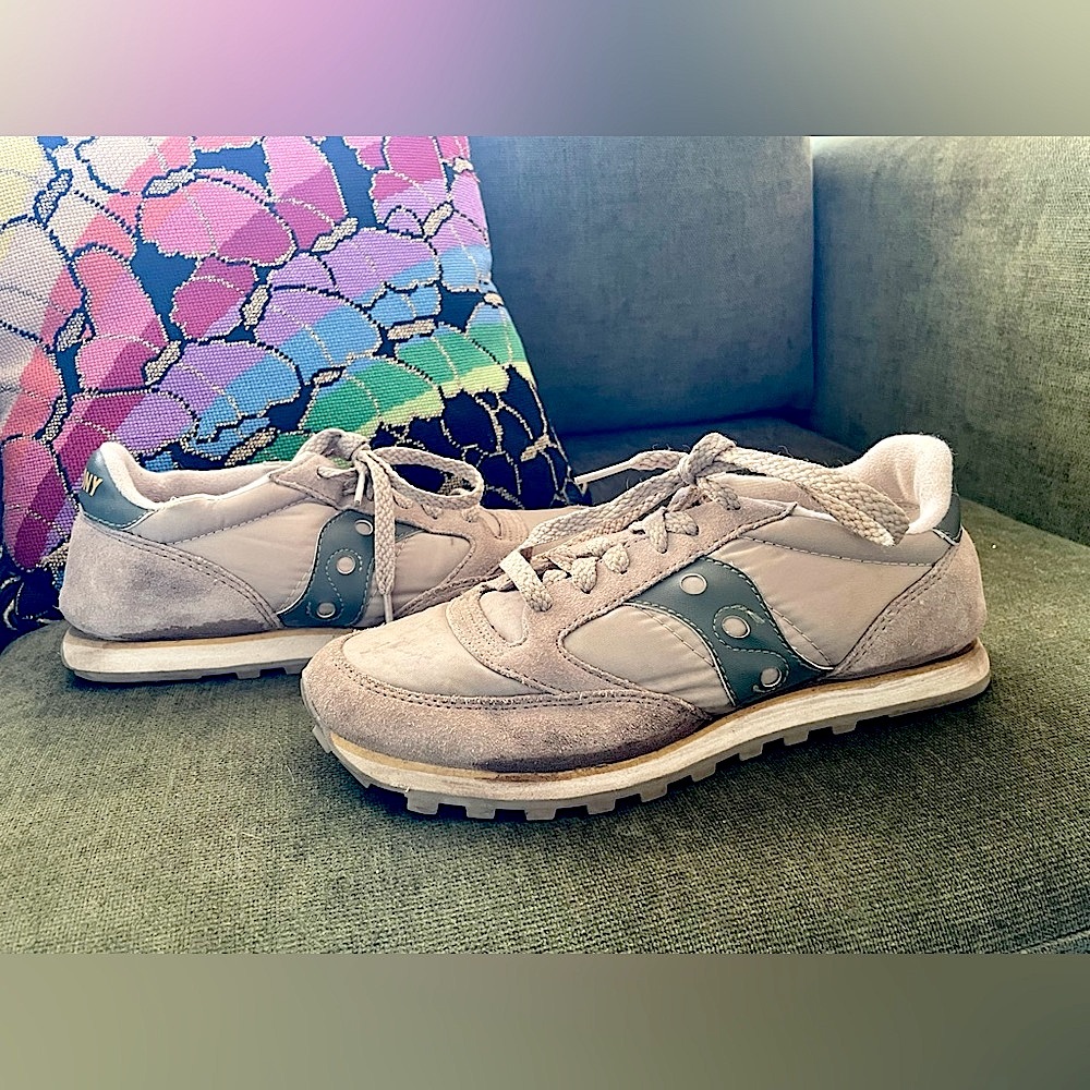 Saucony Jazz Original retro running shoes in gray w/ green + yellow Size 5m / 7w